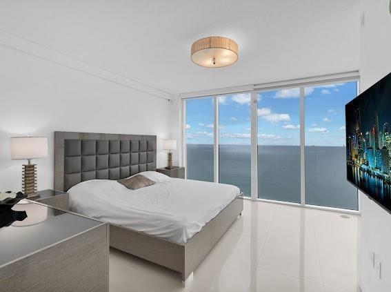 Building Photo - 16699 Collins Ave
