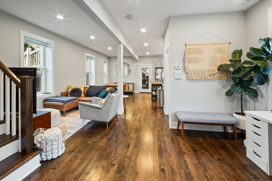 Building Photo - 2144 W Shakespeare Ave