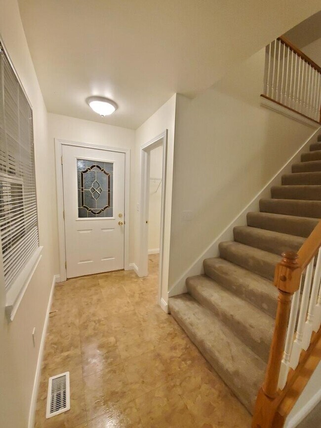 Building Photo - 915 S 20th St