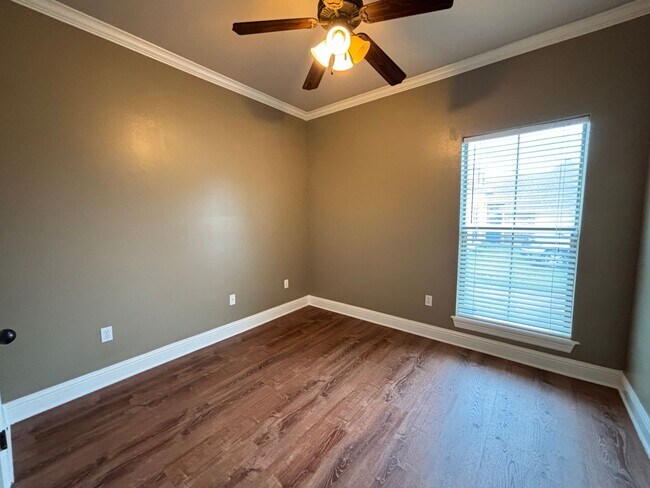 Building Photo - 4 BEDROOM BLANCHARD HOME NEAR I49