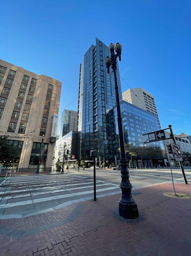 Building Photo - 18 10th St