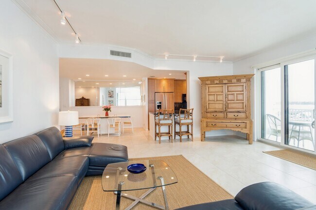 Building Photo - 2860 S Ocean Blvd