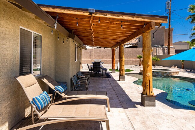 Building Photo - 3280 Rocking Horse Dr