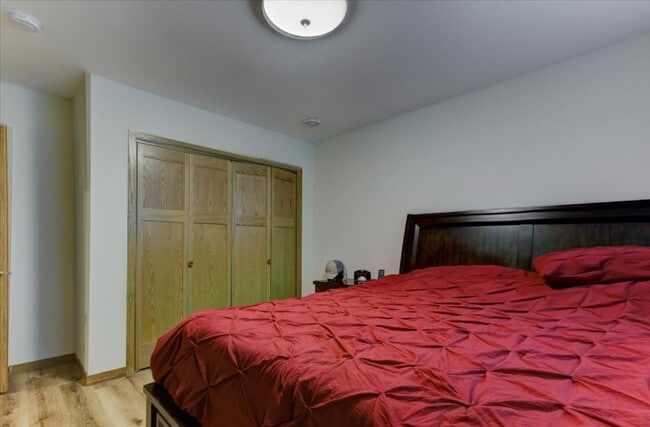 Building Photo - Single Family Home - 4+ Bedroom | 2 Bath