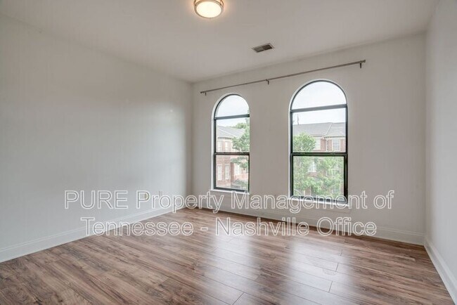 Building Photo - 760 Wedgewood Park