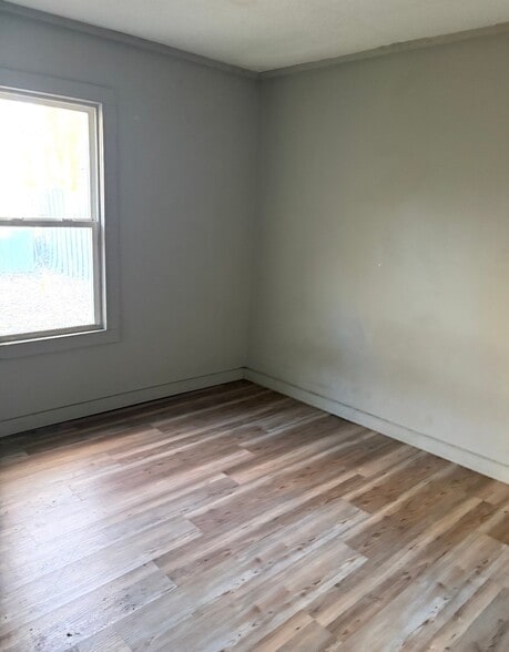 Building Photo - 1971 E Cantrell St