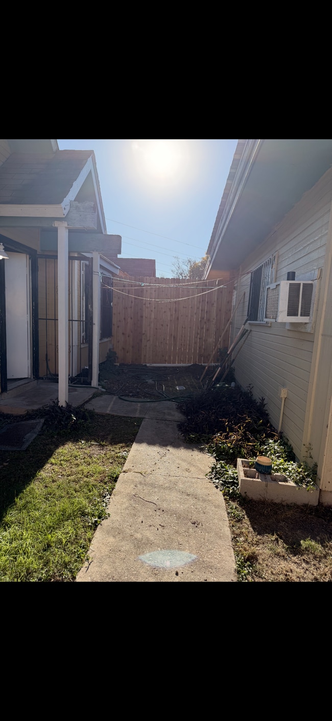 Building Photo - 7714 Winsford Dr