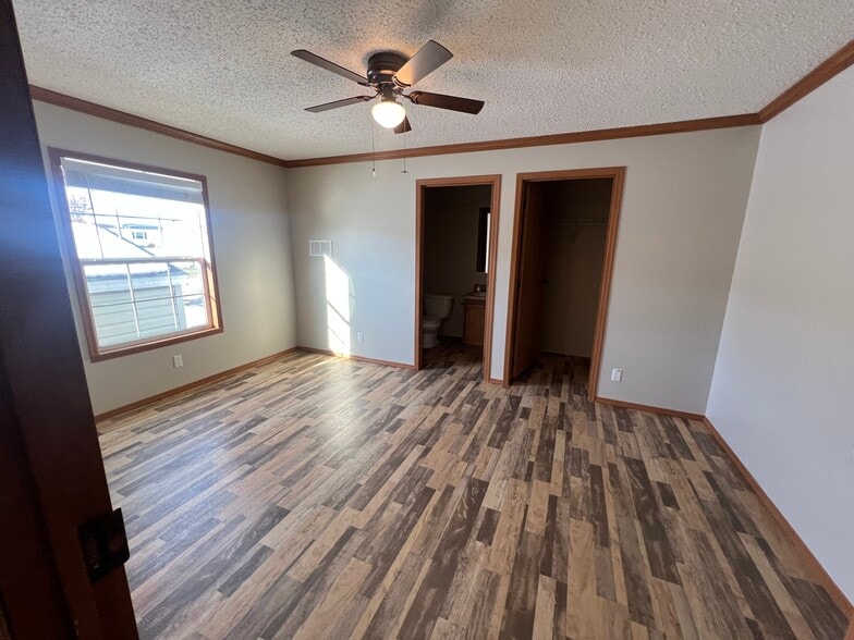 Building Photo - 143 Smokey Hill River Ct