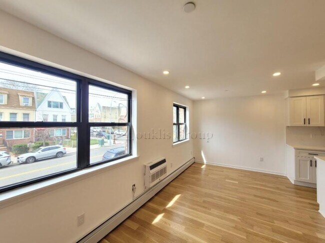 Building Photo - 2 bedroom in ASTORIA NY 11105
