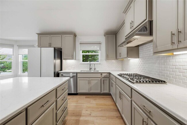 Building Photo - 401 Sitlington Ln