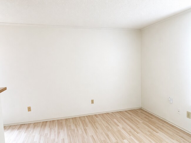 Building Photo - AVAILABLE NOW; APPLY ON OUR WEBSITE TODAY!!! - 2 WEEKS FREE!!