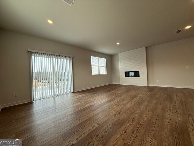 Building Photo - 7253 Mulberry St