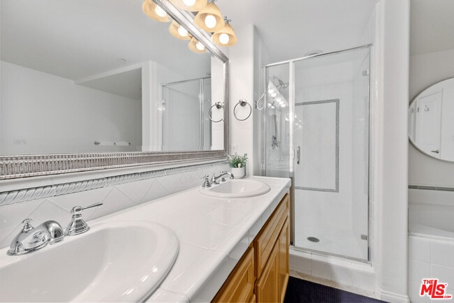 Building Photo - 4320 Tradewinds Dr