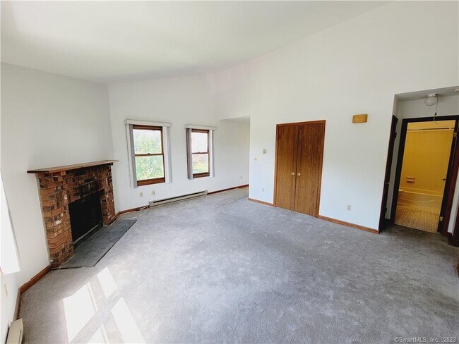 Building Photo - 96 Valley Dr