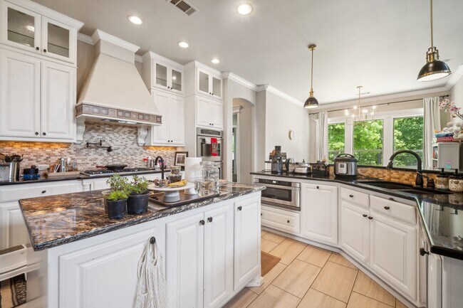 Building Photo - Stunning 5 bedroom 4.5 bath in Stonebrooke Glenn