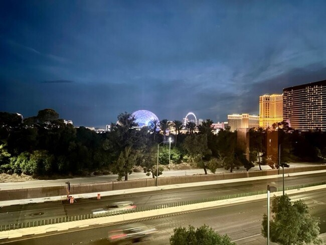 Building Photo - 360 E Desert Inn Rd