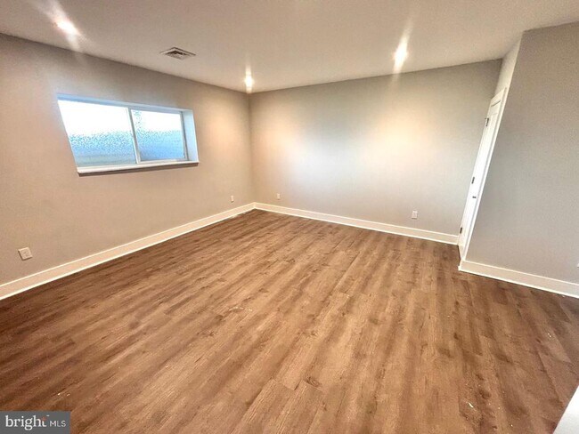 Building Photo - 488 Evergreen Ave