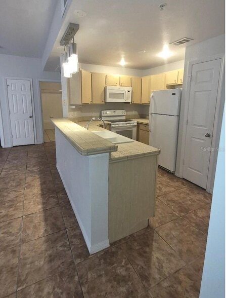 Building Photo - 1990 Erving Cir