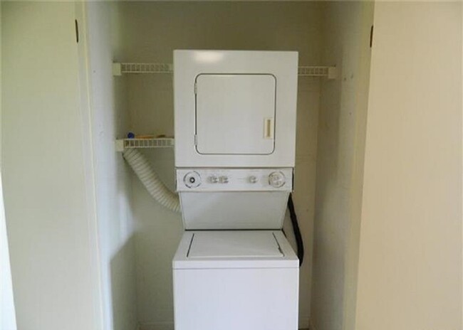 washer/dryer - 1408 Eagle Bay Dr