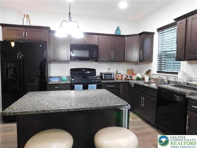 Building Photo - 1047 Cetronia Rd