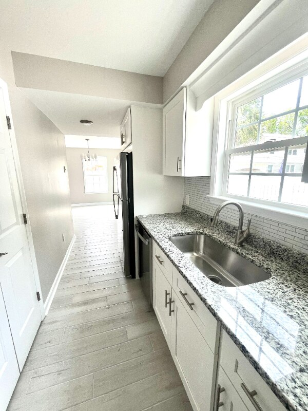 Building Photo - 213 15th Ave S