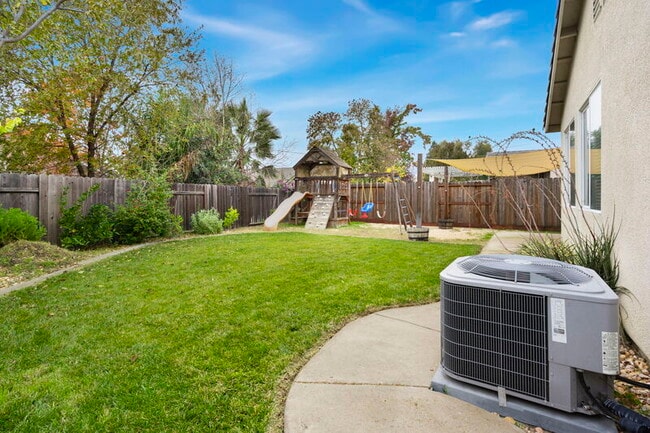 Building Photo - 5755 Amnest Way