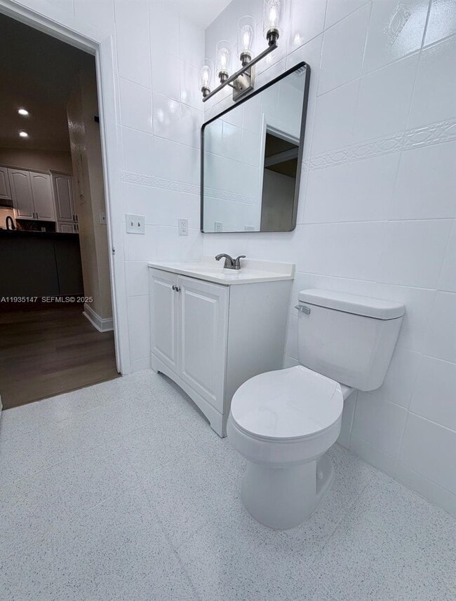 Building Photo - 10722 La Placida Dr