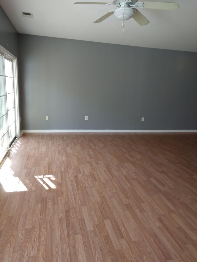 Building Photo - 246 Riverwalk Way