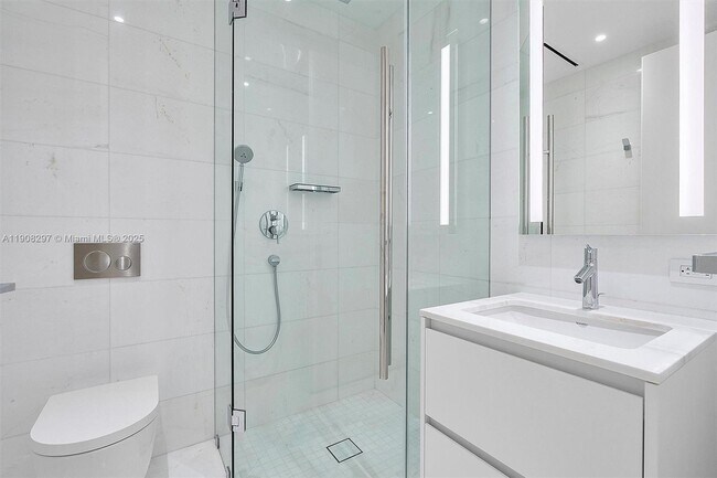 Building Photo - 300 Biscayne Blvd Way