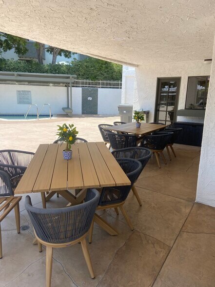 Building Photo - 8722 Villa La Jolla Dr