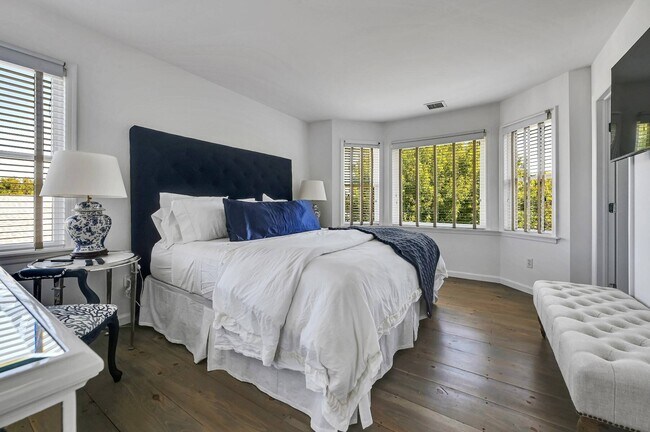 Building Photo - 25 Meadowgrass Ln