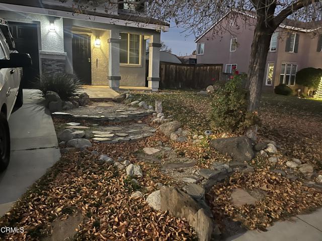 Building Photo - 209 Fantasy St