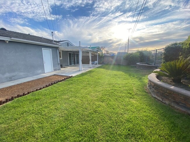 Building Photo - Updated 3 Bedroom Cypress House w/ 2 Car G...