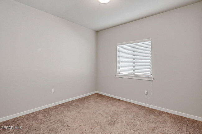 Building Photo - 12616 Zollinger Ave