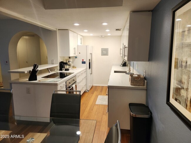 Building Photo - 7557 N Dreamy Draw Dr