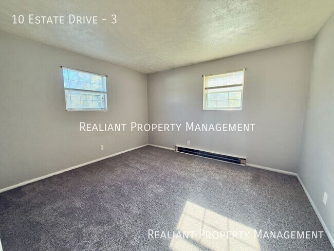 Building Photo - 10 Estate Dr