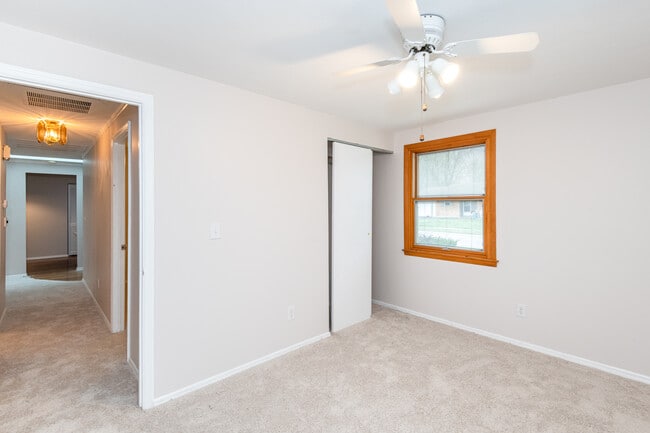 Building Photo - 6757 Summerdale Dr