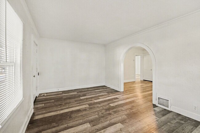 Building Photo - Beautiful 2 Bedroom 1 Bathroom house in Kansas City!