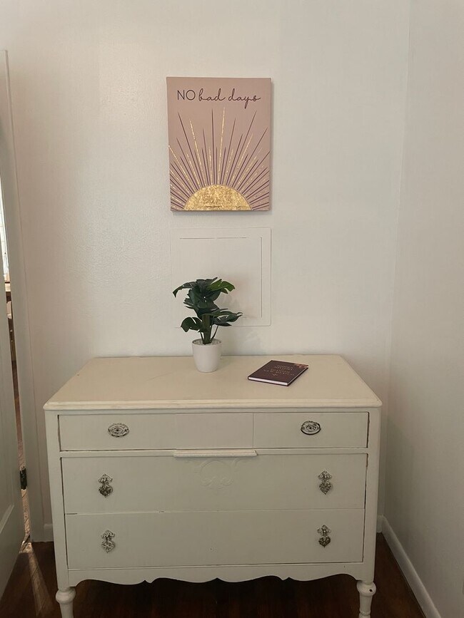 Building Photo - Great short term stay property! Nightly to monthly stays available!!