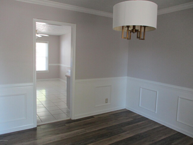 Building Photo - 2901 Creekside Dr