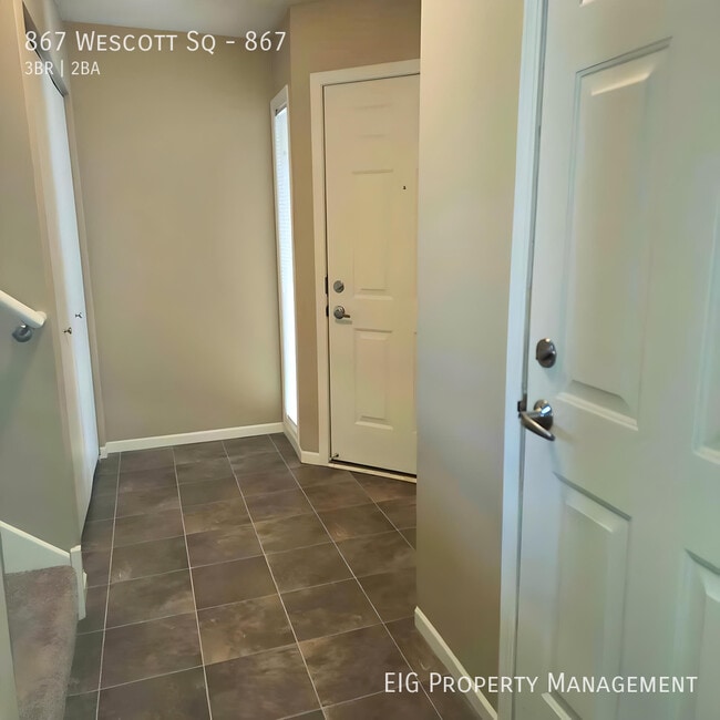 Building Photo - 867 Wescott Square