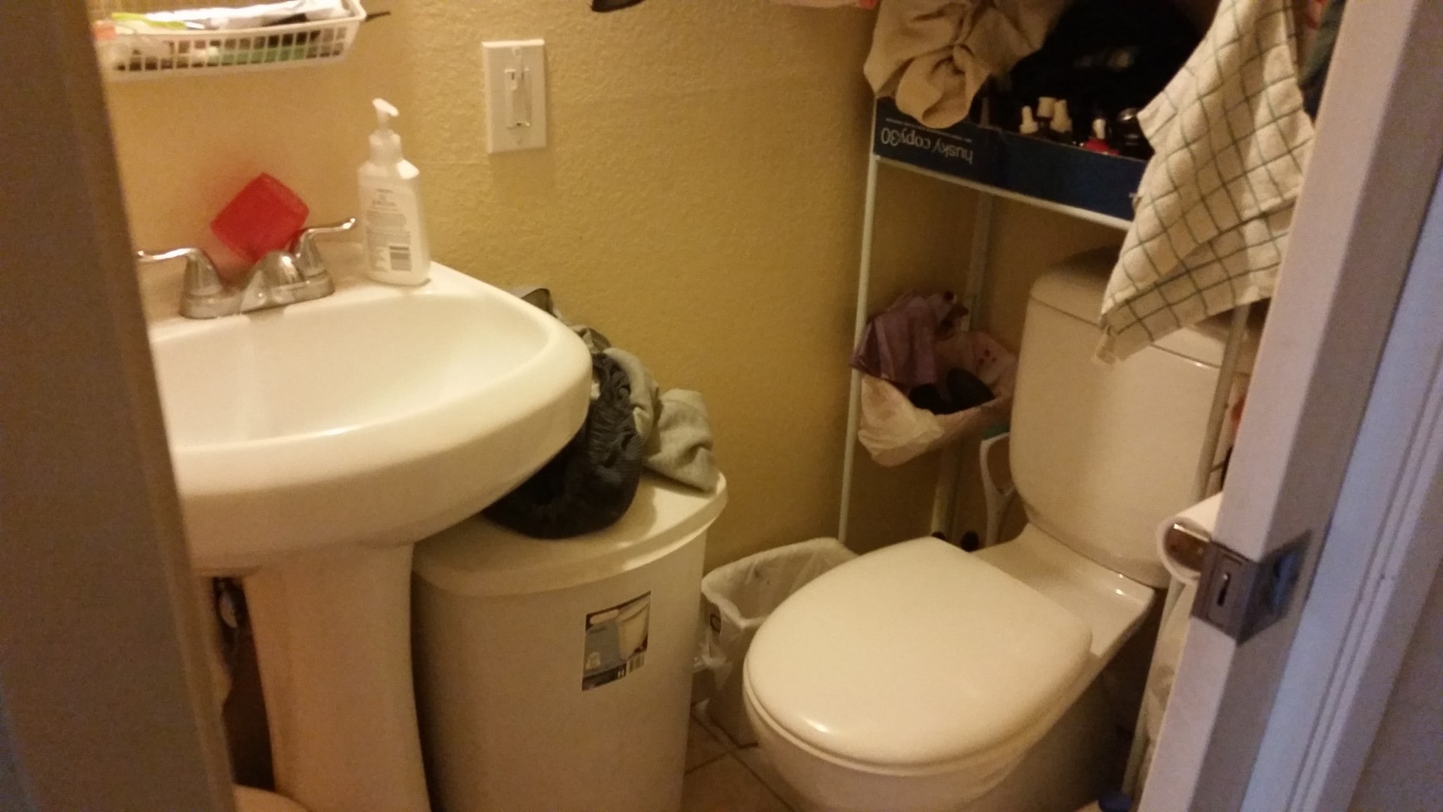 2nd floor bathroom - 11052 Lower Azusa Rd