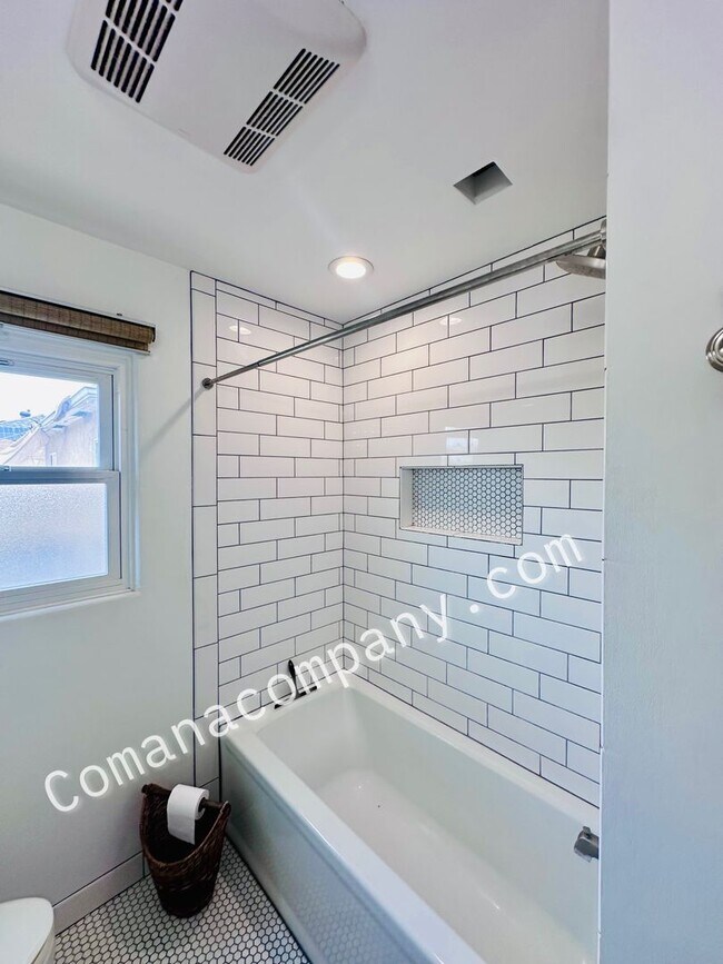 Building Photo - 4806 Aragon Dr