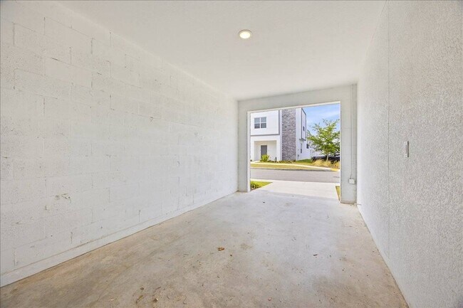 Building Photo - 620 Trikomo Dr