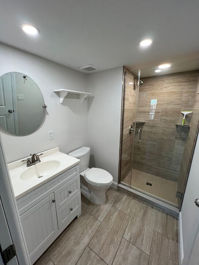 Building Photo - 14459 River Beach Dr