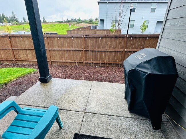 Building Photo - Beautiful Nearly New Ridgefield Home