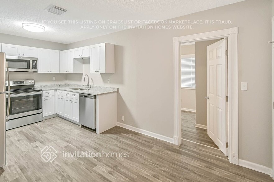 Building Photo - 2746 Oklahoma St