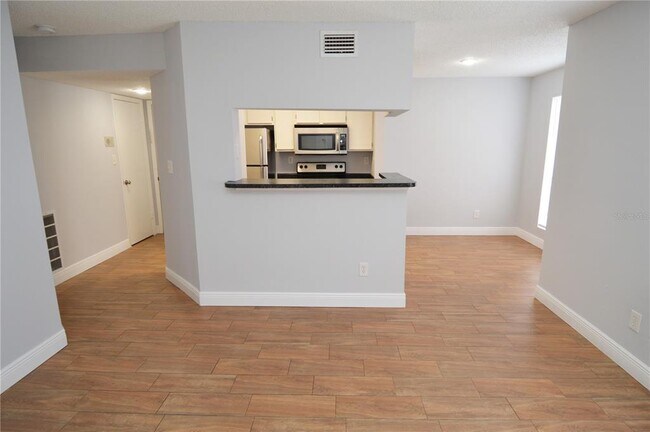 Building Photo - 8722 Mallard Reserve Dr