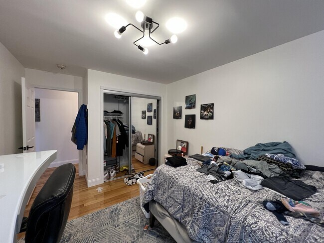 Building Photo - 241 Pine St