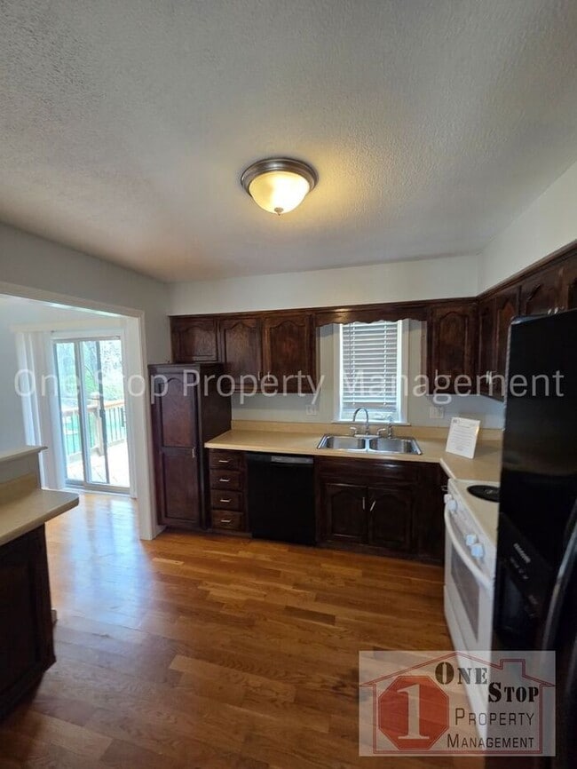 Building Photo - 3 bedroom 2.5 bathroom home in Parkville, MO!